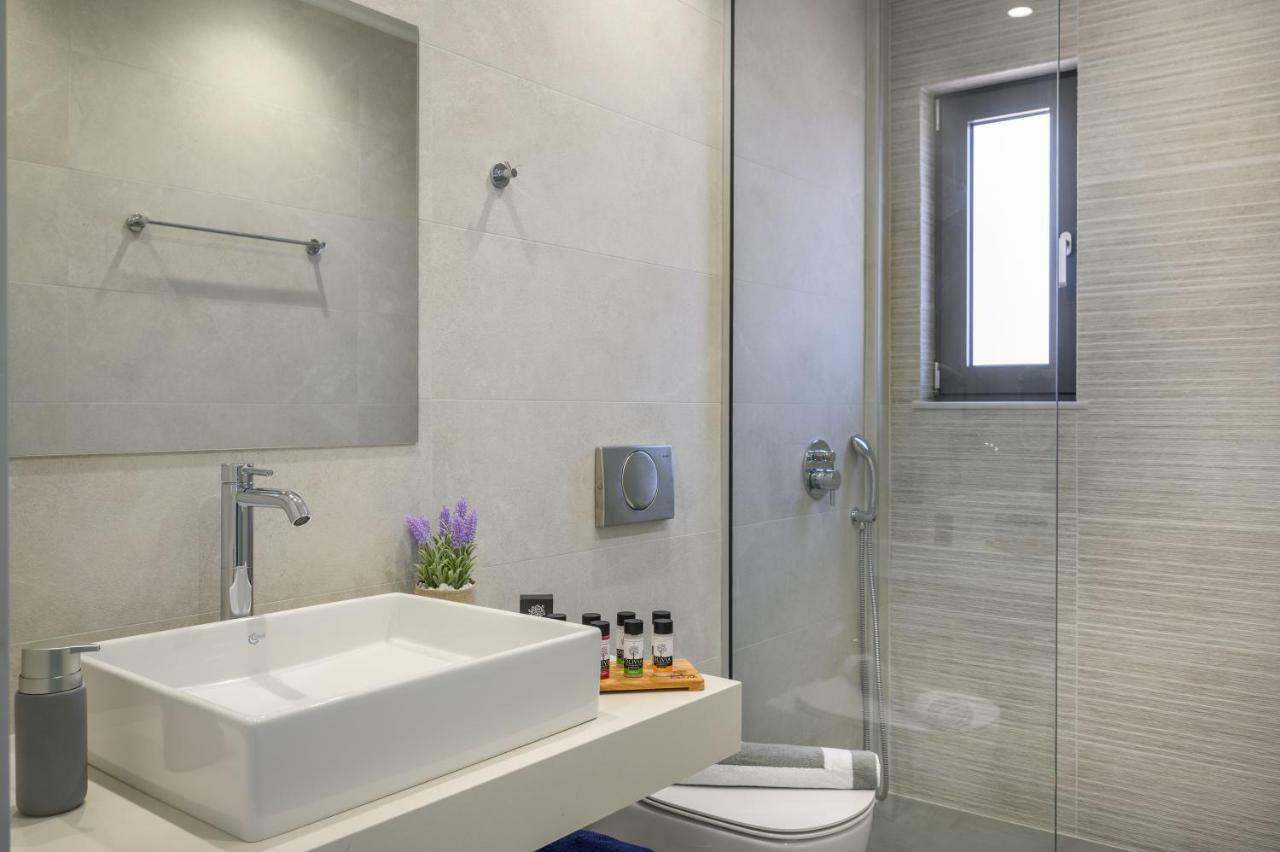 Athina Suites Luxury Suites Near The Sea Platanias Platanés Exterior foto